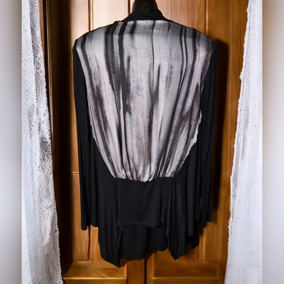 Cha Cha Vente Two-PieceFlowy Lightweight Set Satiny Asymmetrical Top & Cardigan - Picture 3 of 8